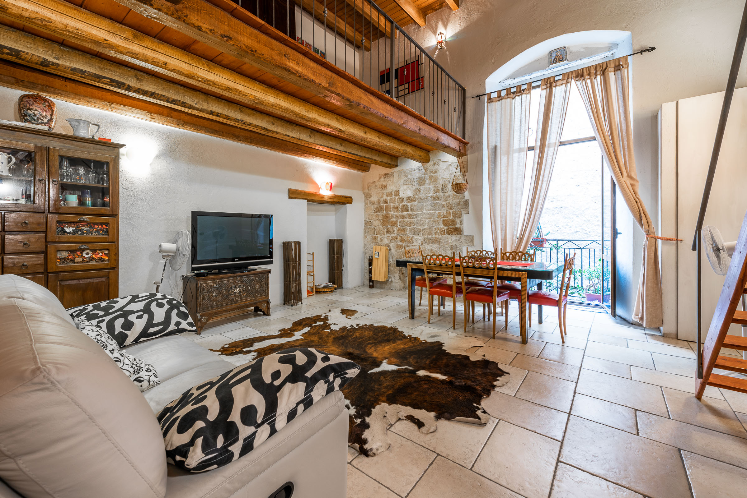 Photographic services for holiday homes