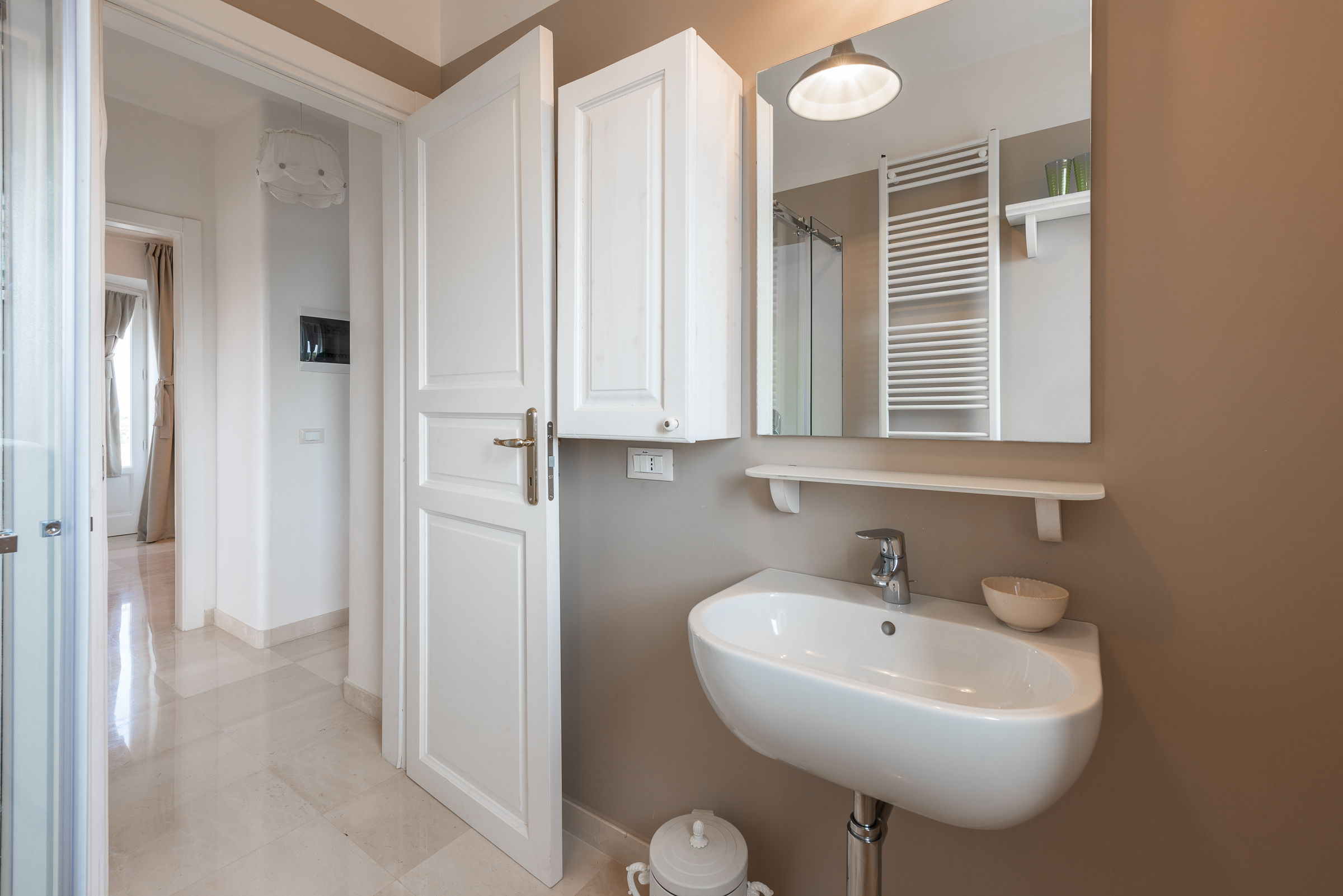 Photographic services for building supplies