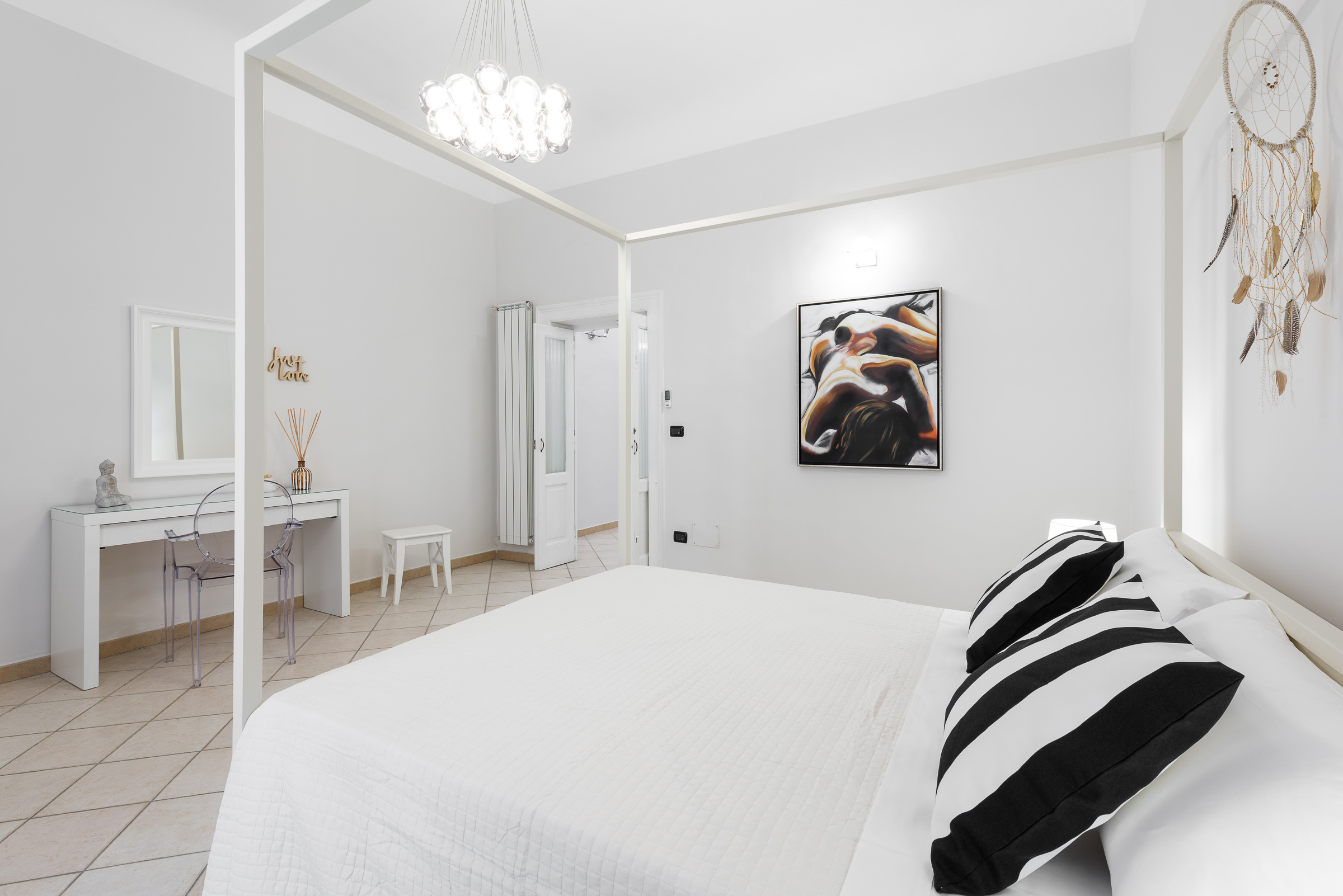Photographic services for hotels and restaurants