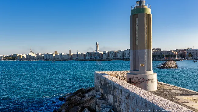 Sant’Antonio pier lighthouse, Bari: seafront view