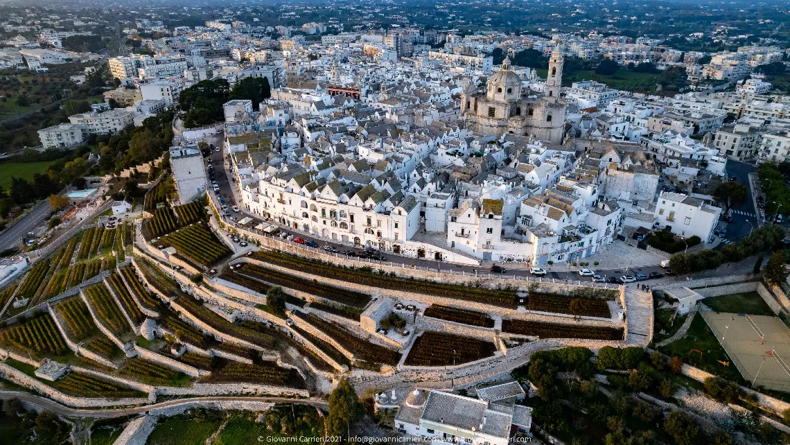 I terrazzamenti di Locorotondo, visti dall'alto