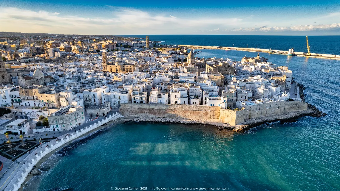 Cala Porta Vecchia vista dall'alto, Monopoli