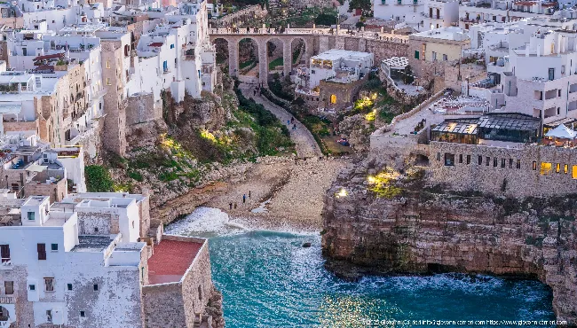 Cala Monachile e Ponte Borbonico a Polignano