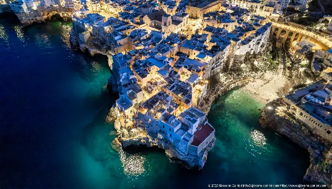 Lama Monachile e Centro Storico di Polignano di Notte