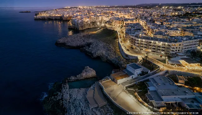 Polignano a Mare e Lungomare Modugno di Sera