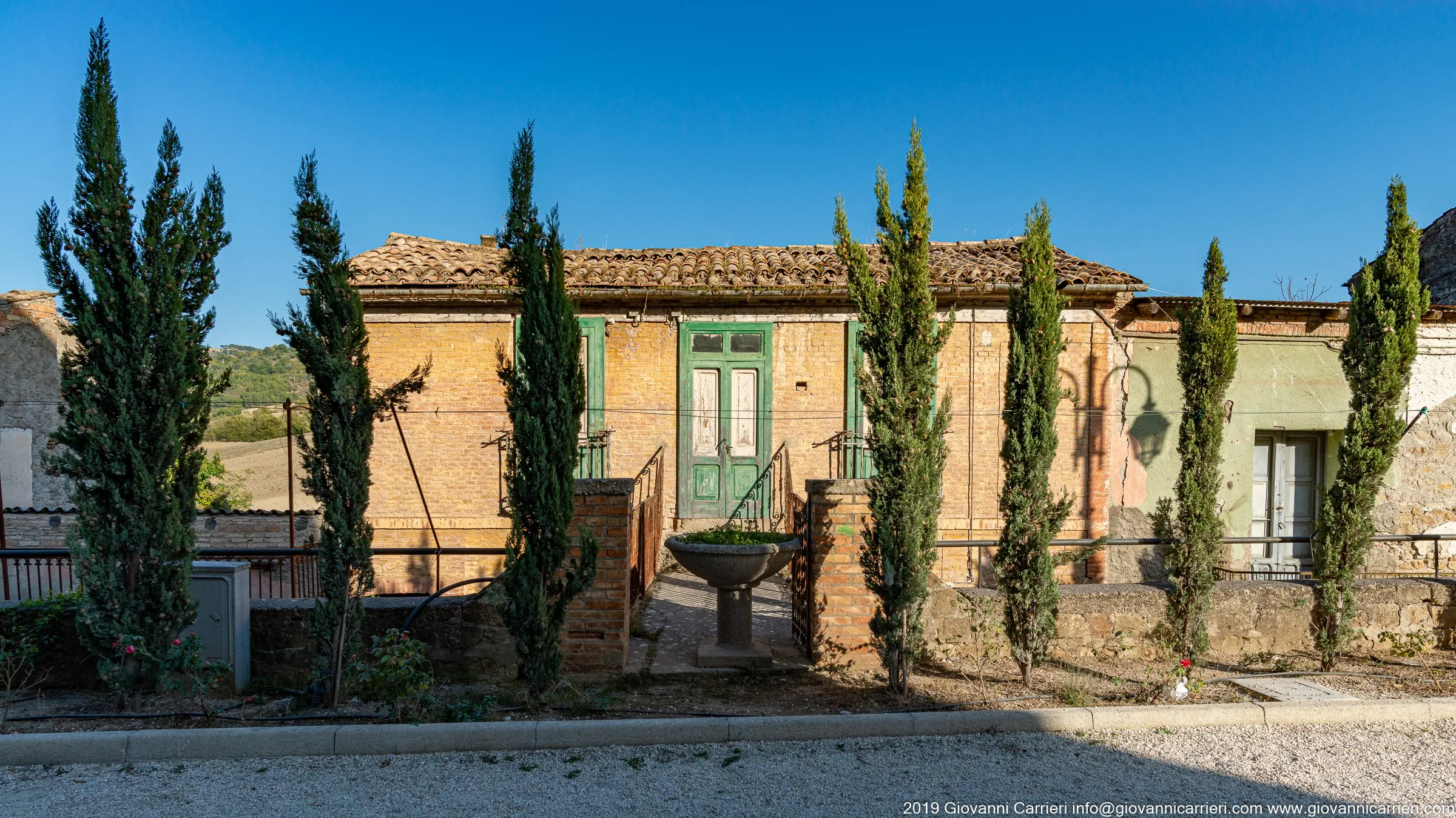 La prima casa abbandonata