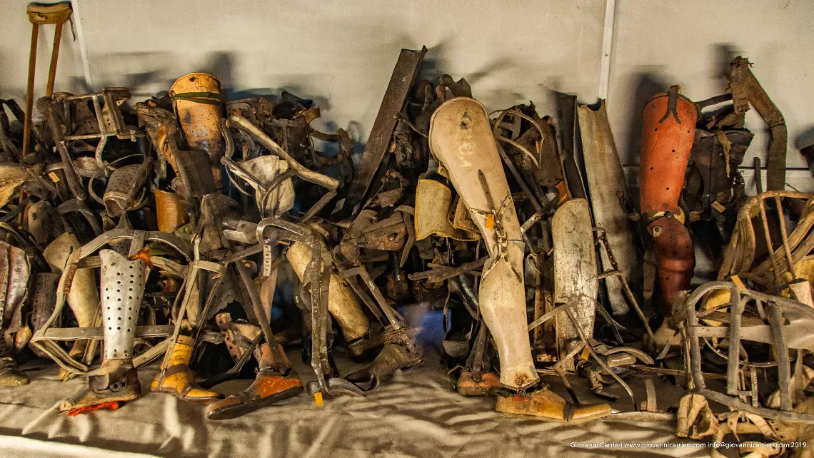 Gambe senza protesi - Auschwitz