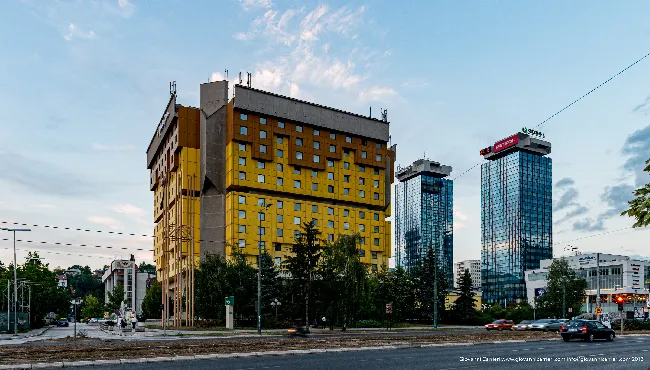 the refuge of journalists during the war, the Hilton