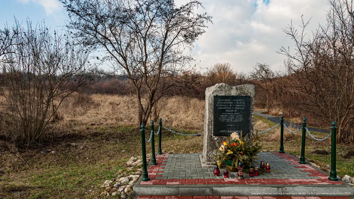 Una stele commemorativa