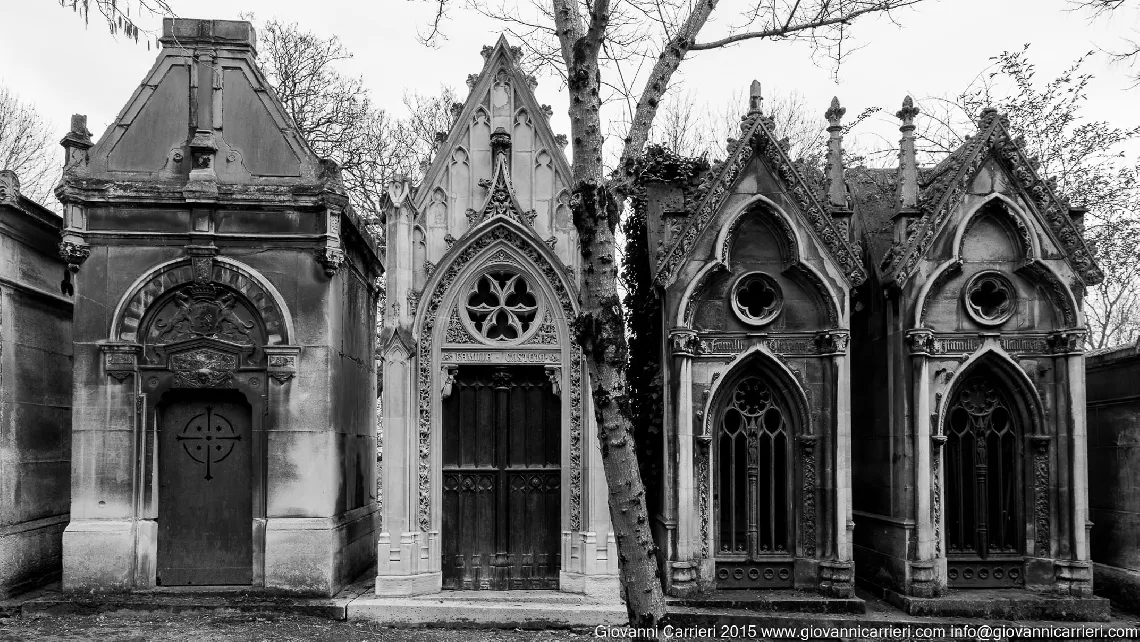 Gothic crypts in Père-Lachaise
