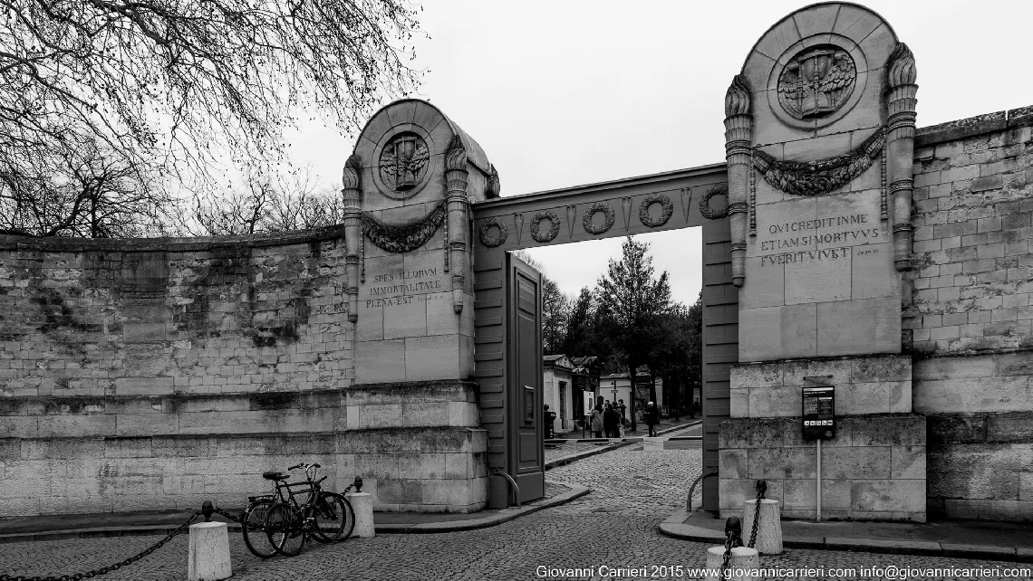 Père-Lachaise main gate