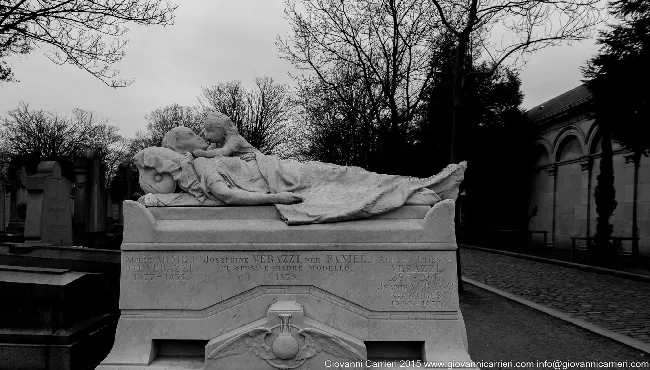 The grave of Josephine Verazzi and son