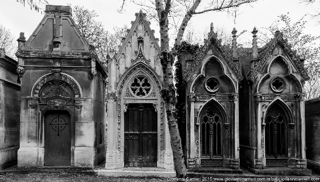 Gothic crypts in Père-Lachaise