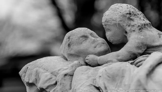 Detail of the grave of Josephine Verazzi