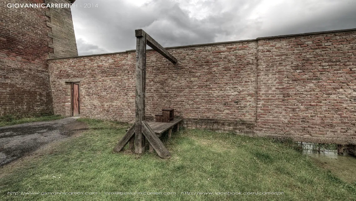 La porta della morte attraverso la quale venivano condotti i condannati alla pena capitale - Theresienstadt