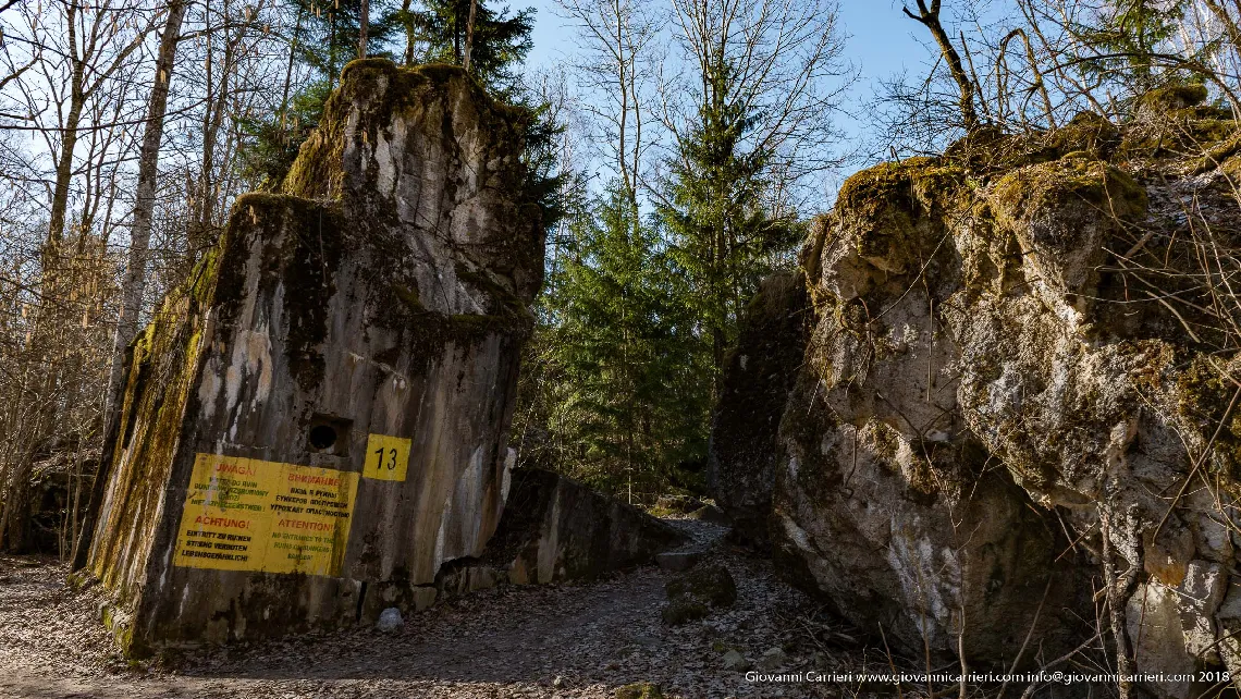 Dettagli delle rovine del bunker degli ospiti