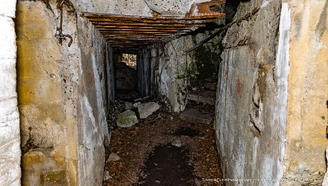 Camminando nei bunker distrutti