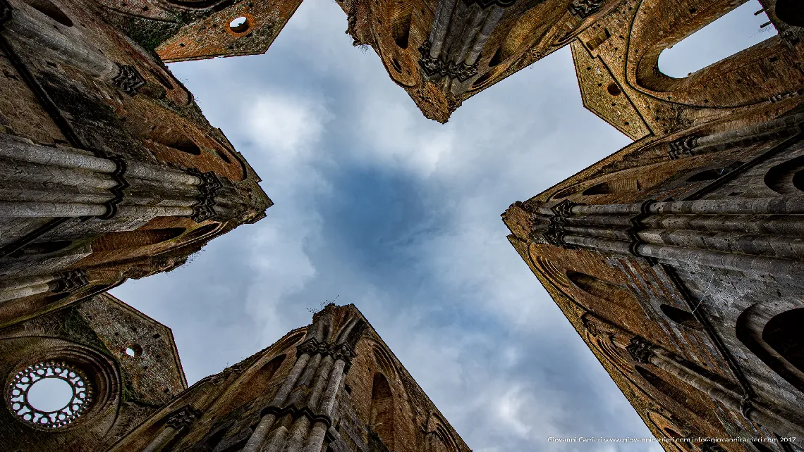 Il cielo visto dall'interno dell'abbazia di San Galgano