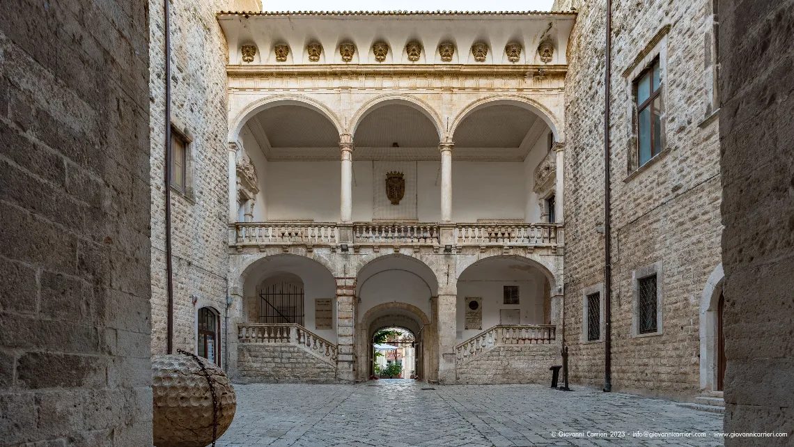Cortile interno Palazzo de Mari