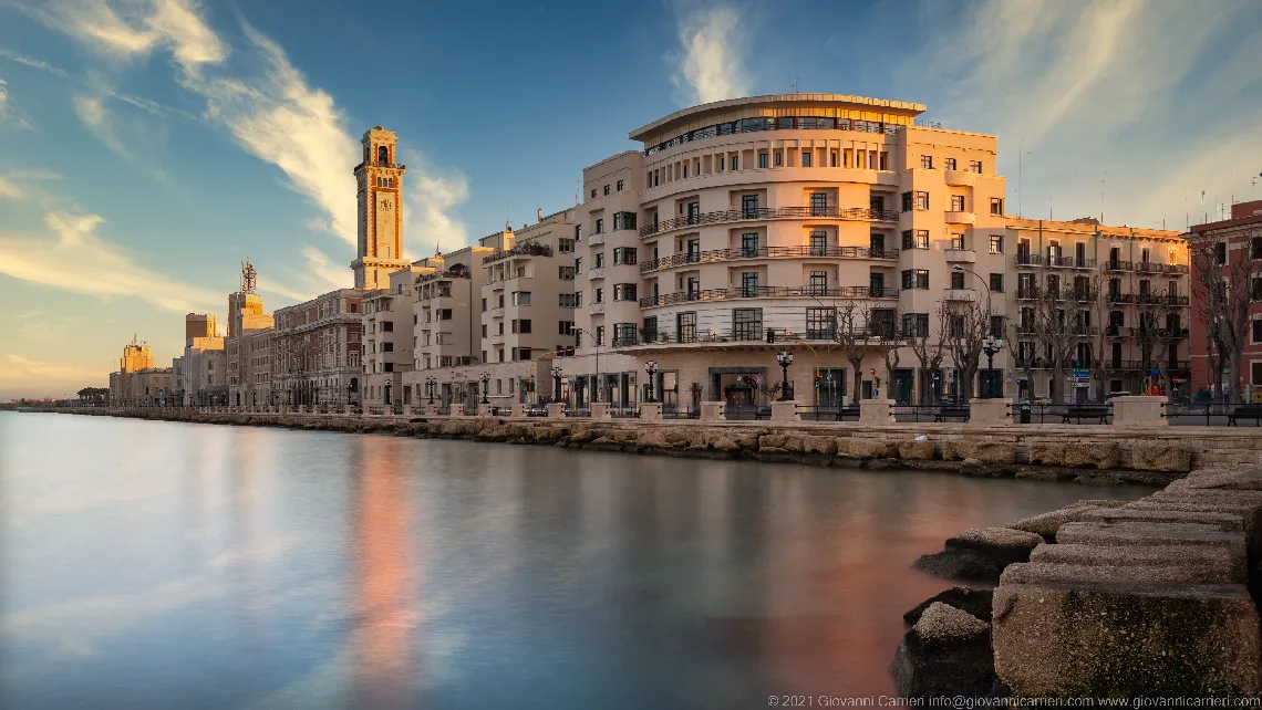 Il lungomare di Bari, guardando ad est