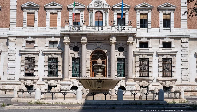 Il palazzo della Banca d'Italia e la sua fontana