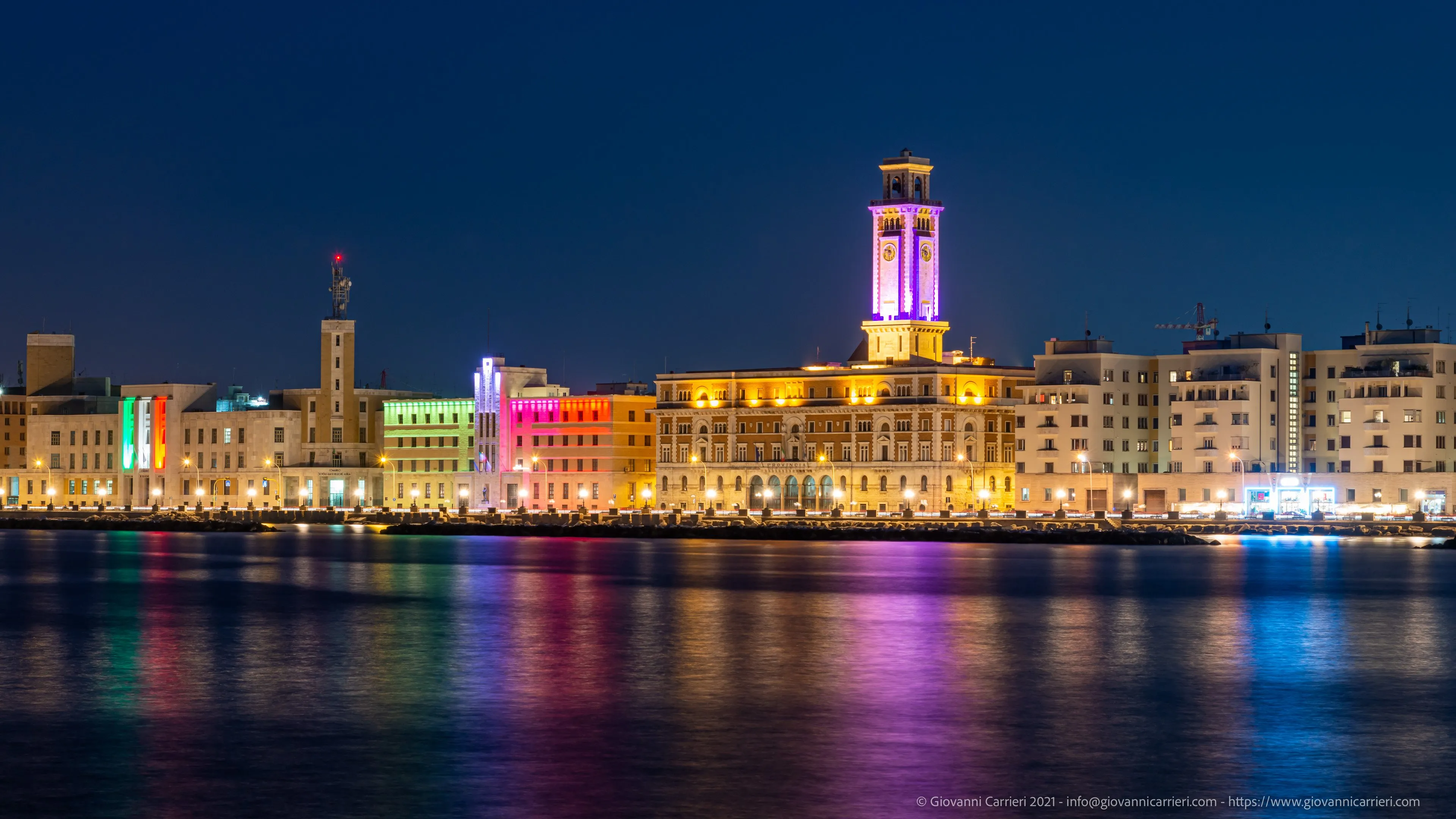 Il lungomare Nazario Sauro, vista notturna