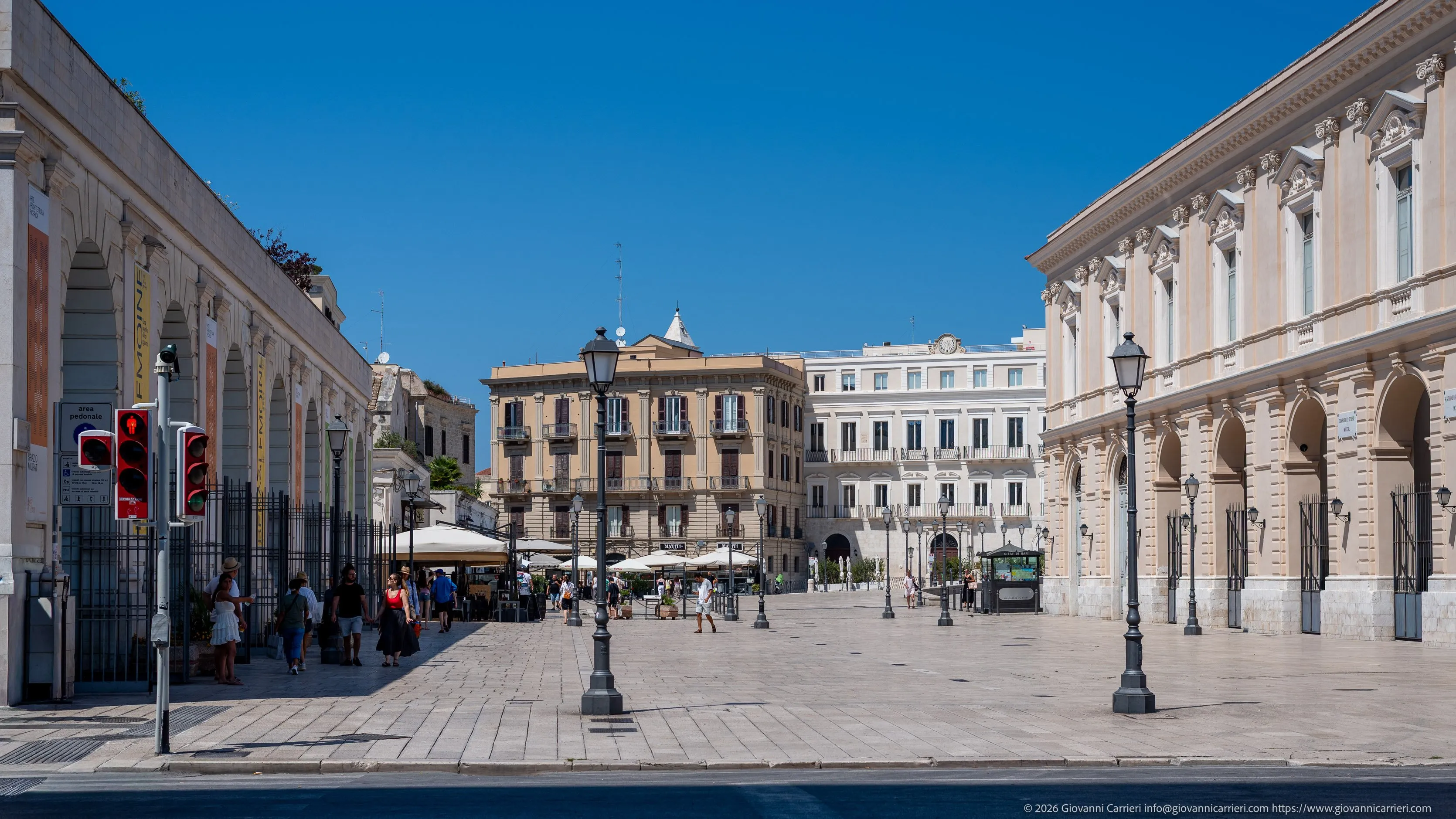 Piazza del Ferrarese e lo Spazio Murat
