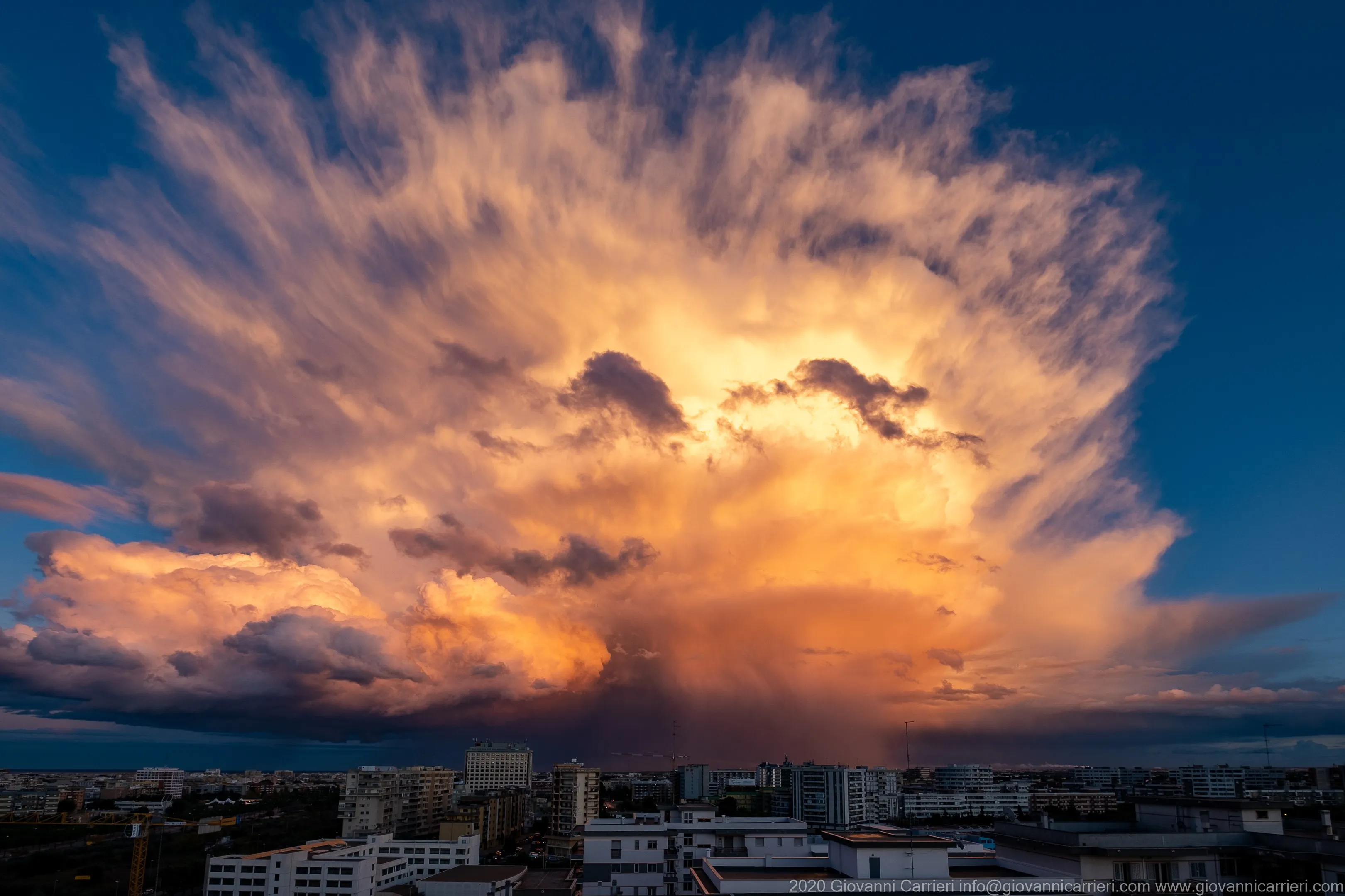 La nuvola su Bari, quartiere Poggiofranco
