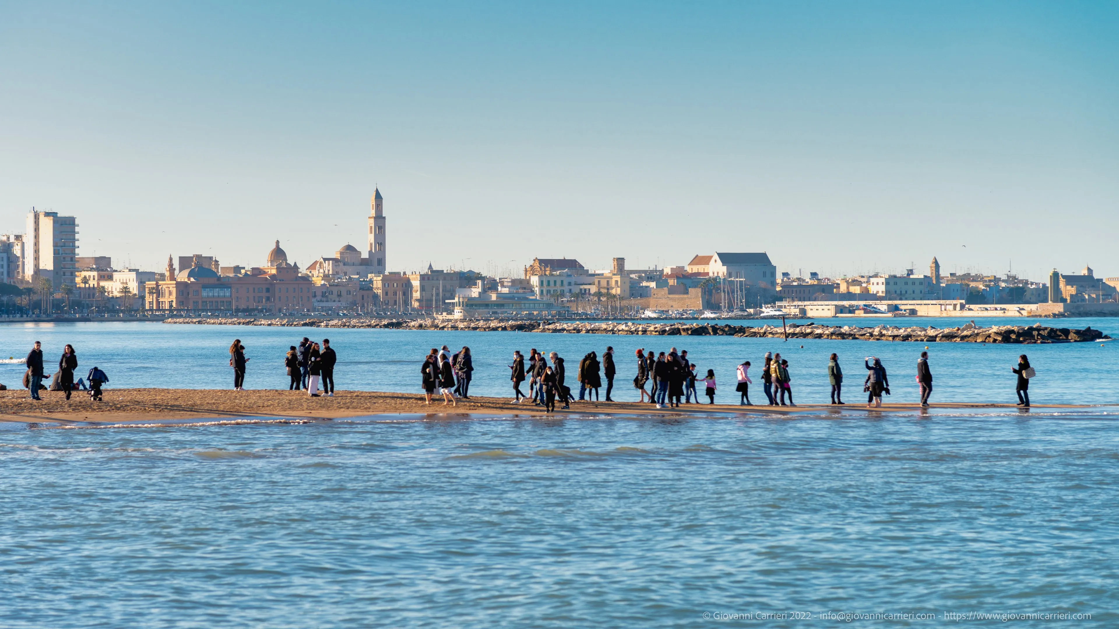 La bassa marea e la spiaggia di Pane e Pomodoro