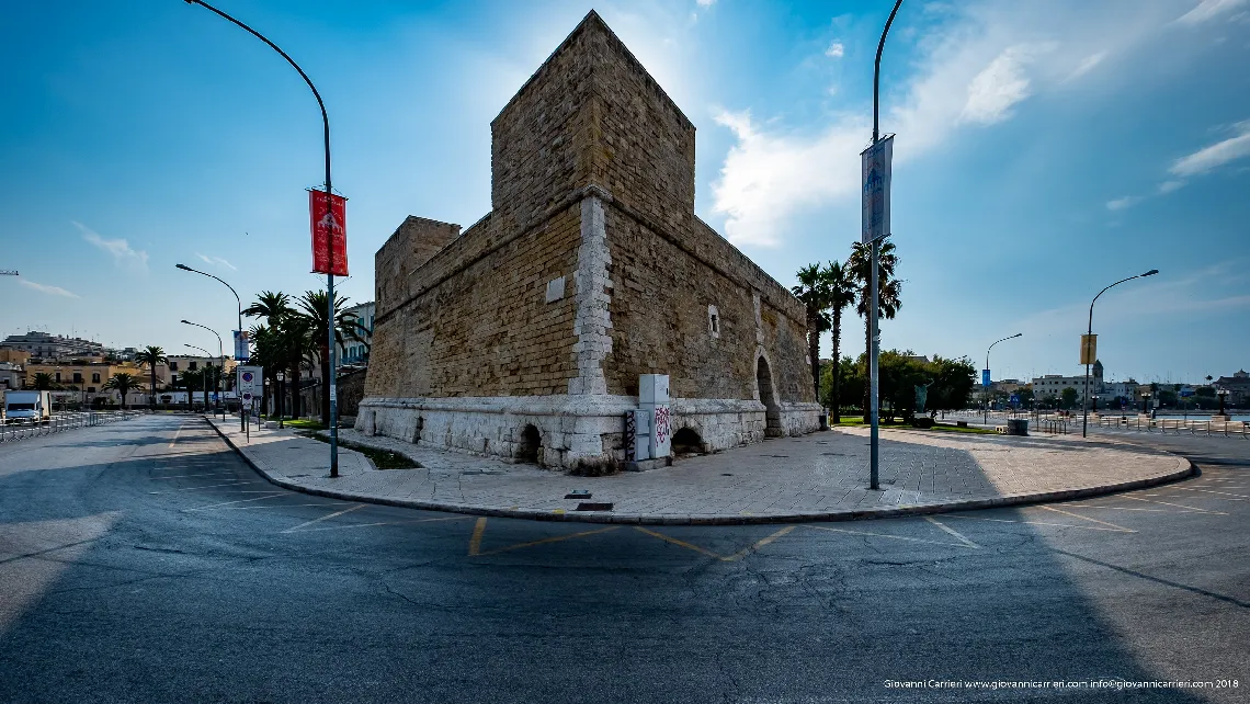 Il fortino di Sant'Antonio visto dal Lungomare Imperatore Augusto