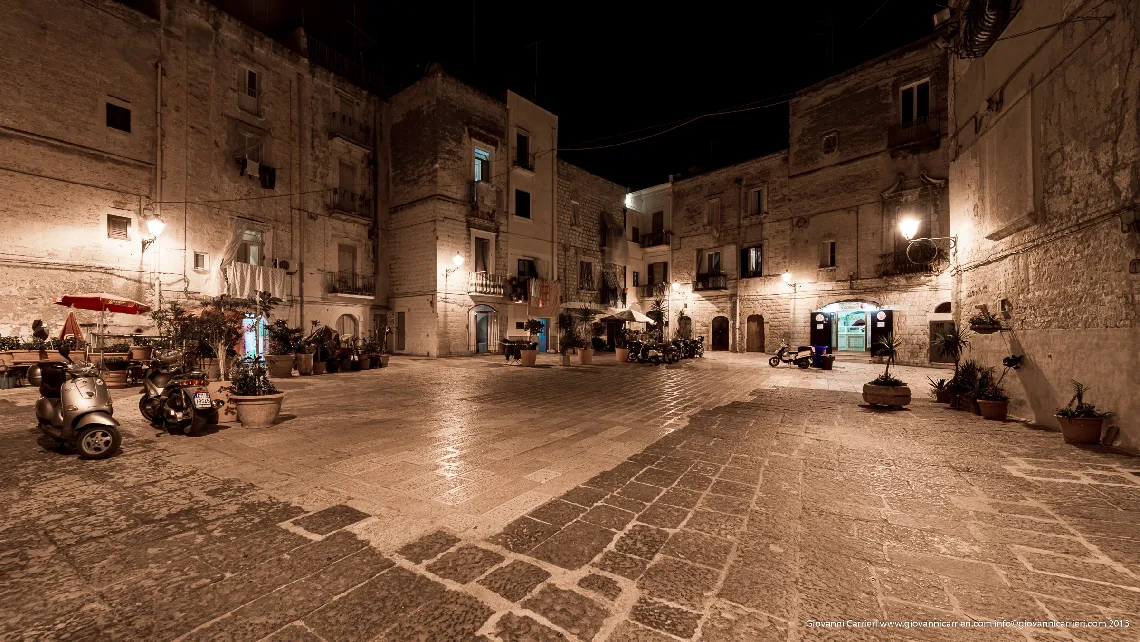 Largo Albicocca small square in Bari