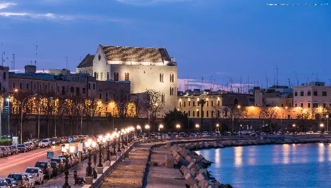 Il lungomare Imperatore Augusto e la muraglia, Bari
