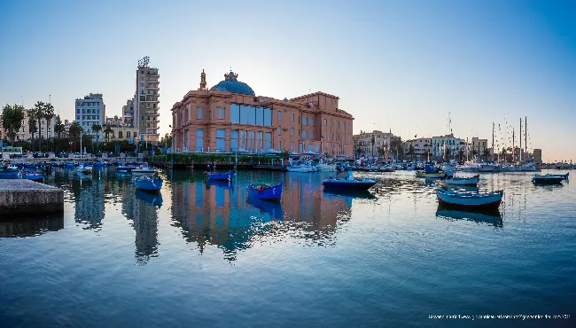 Una panoramica del lungomare di Bari