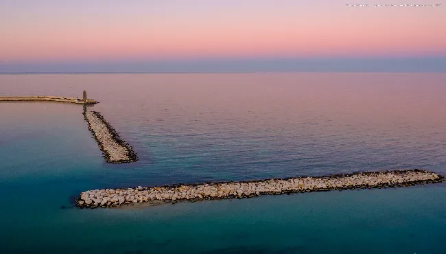 L'ingresso al porto cittadino di Bari
