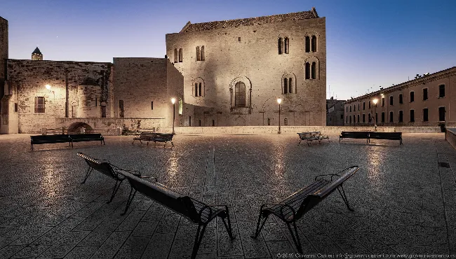 Lungo la muraglia di Bari vecchia 