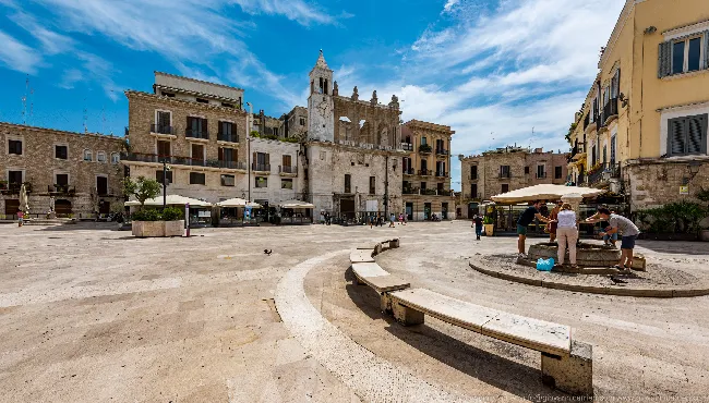 Piazza Mercantile, Bari