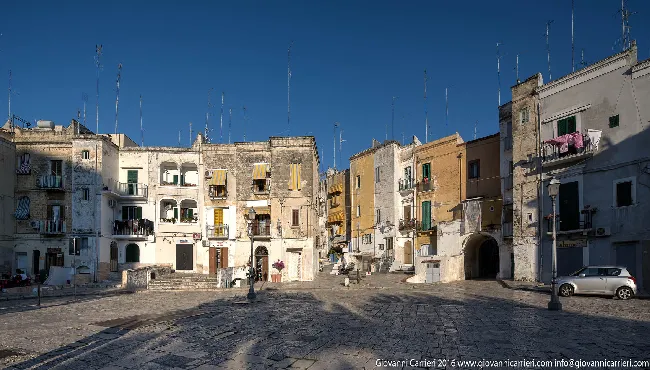 Bari vecchia, Piazza Federico II di Svevia