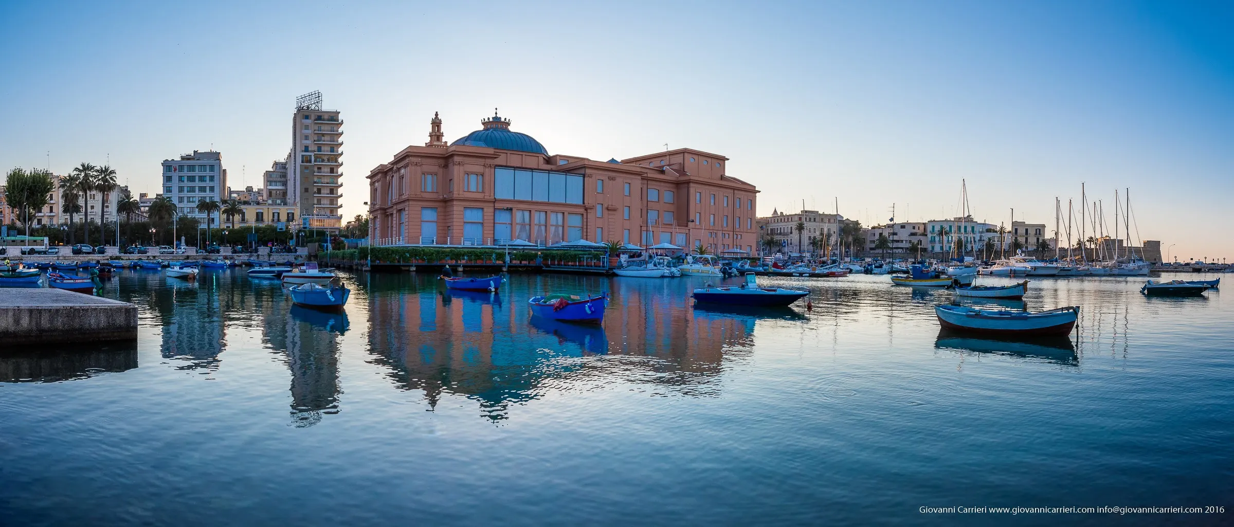 Una panoramica del lungomare di Bari