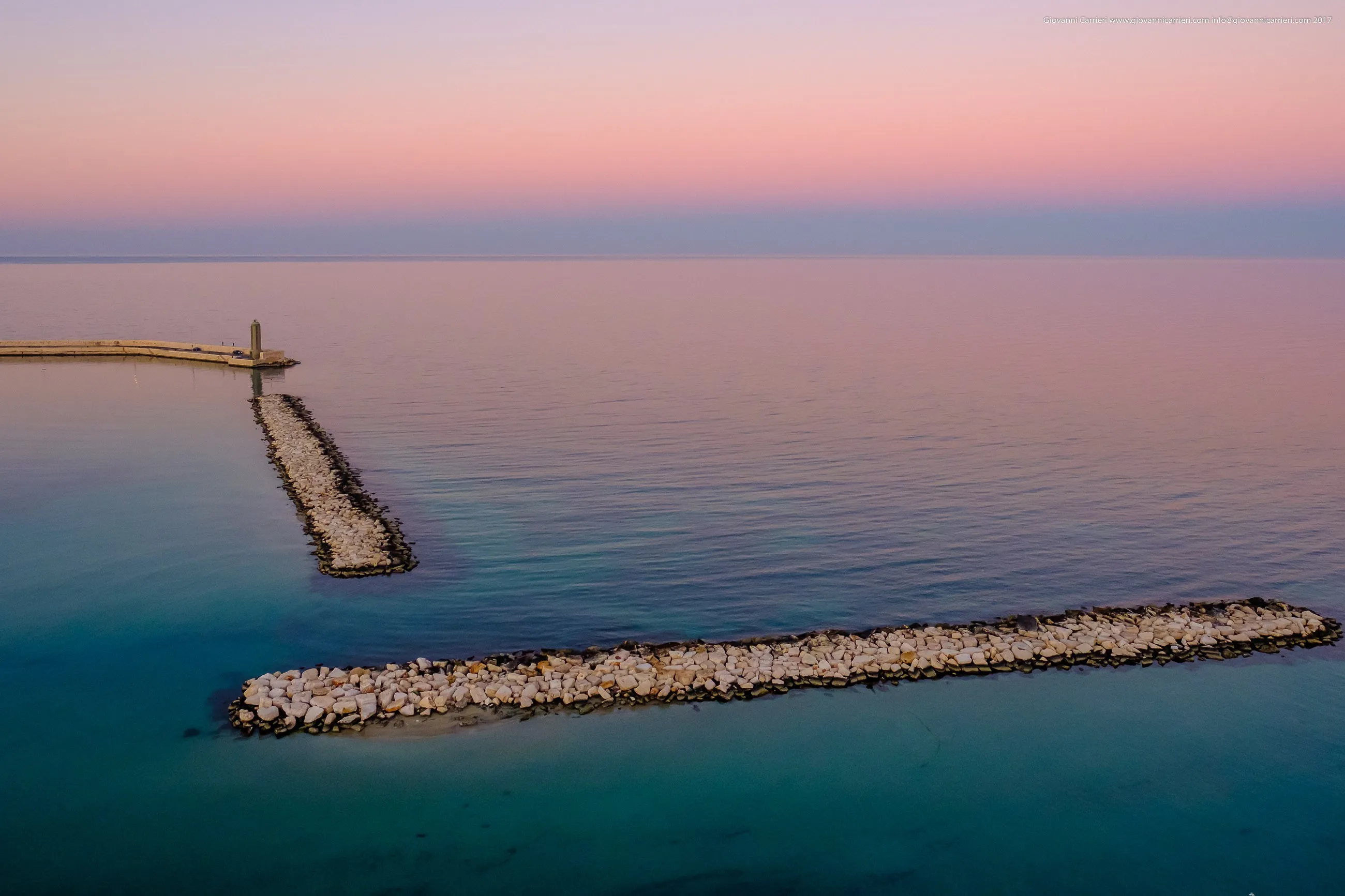 L'ingresso al porto cittadino di Bari