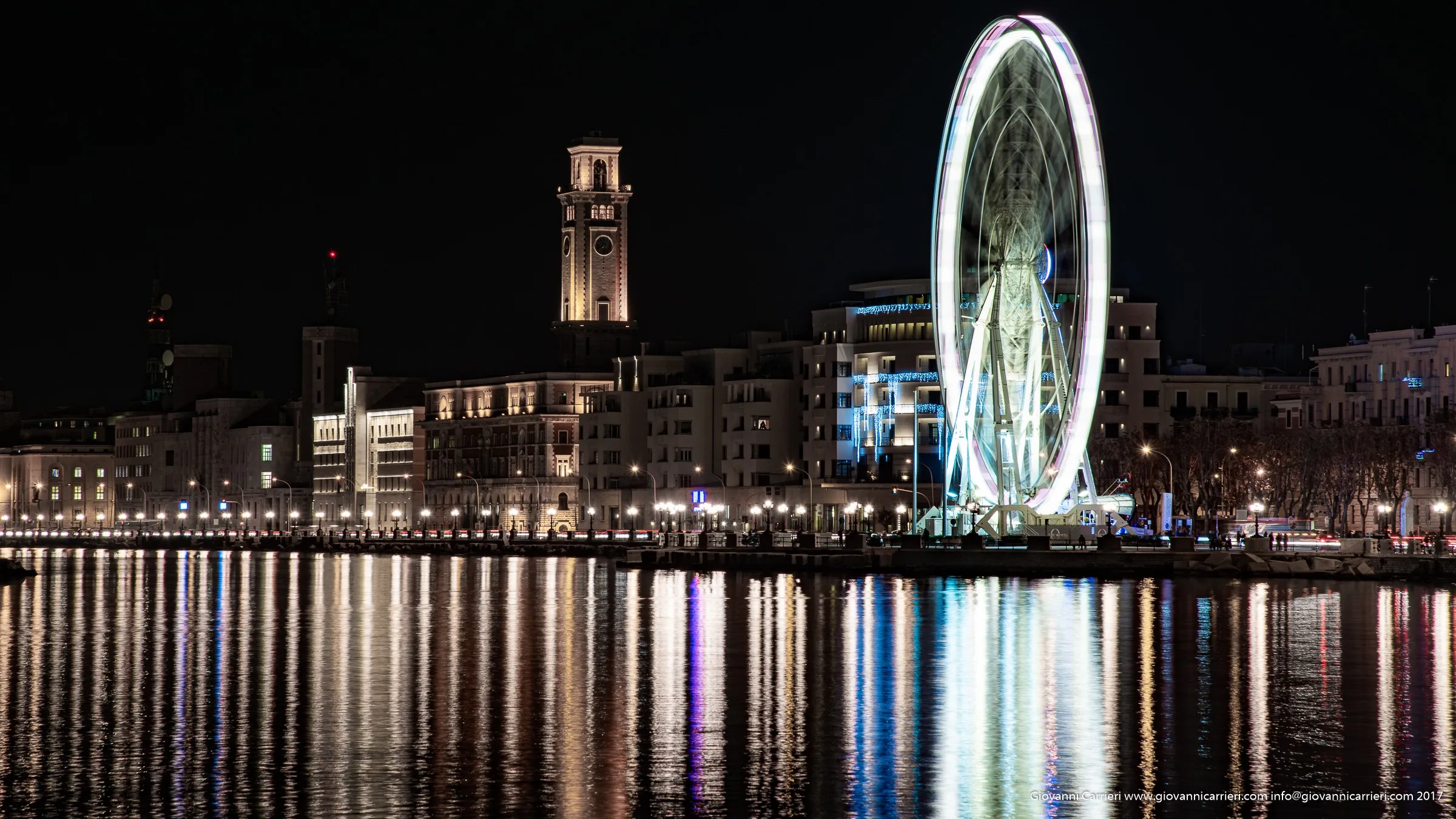 La ruota panoramica in largo Luigi Giannella, Bari