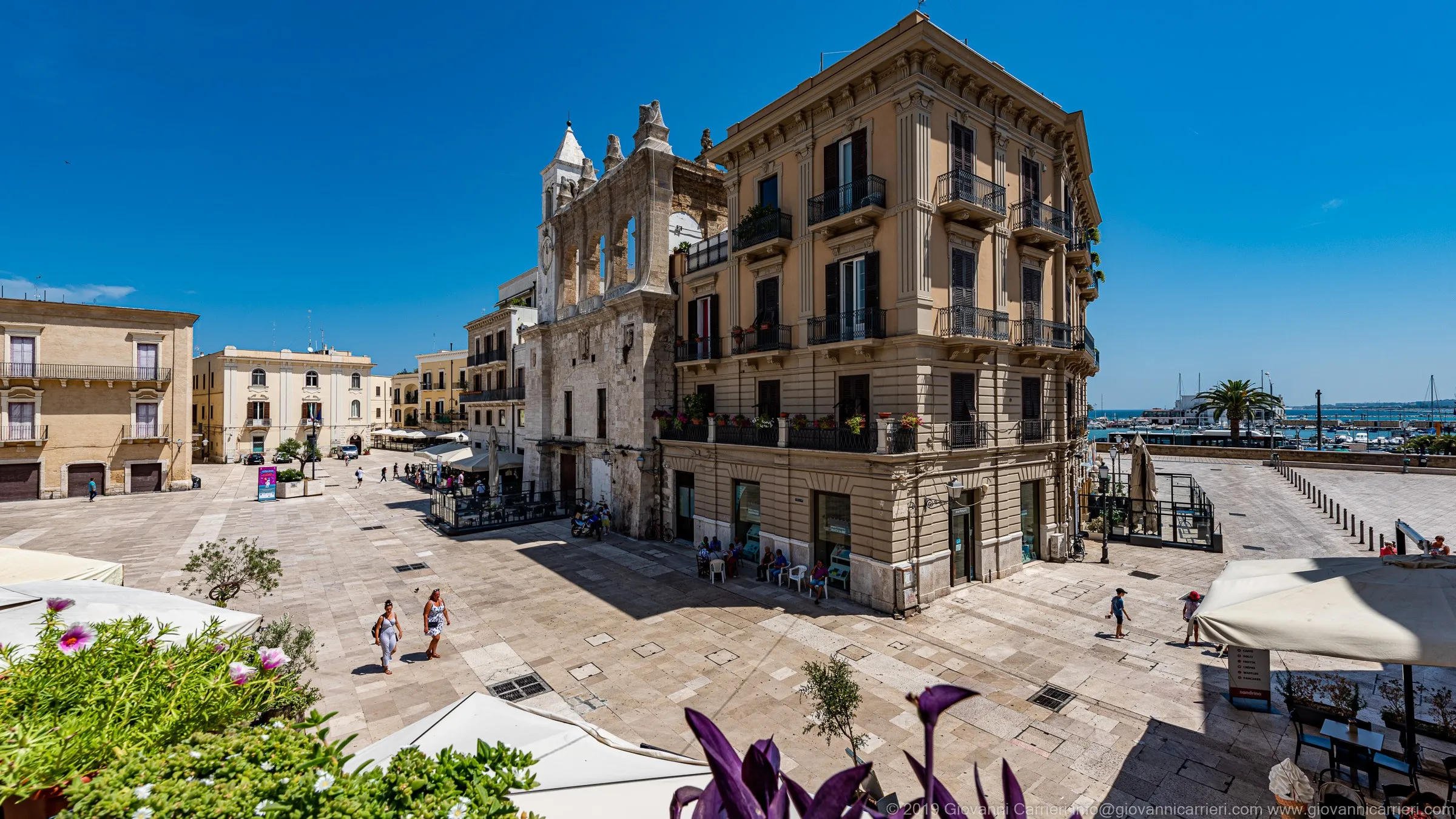 Vista di Piazza Mercantile e di Piazza Ferrarese 