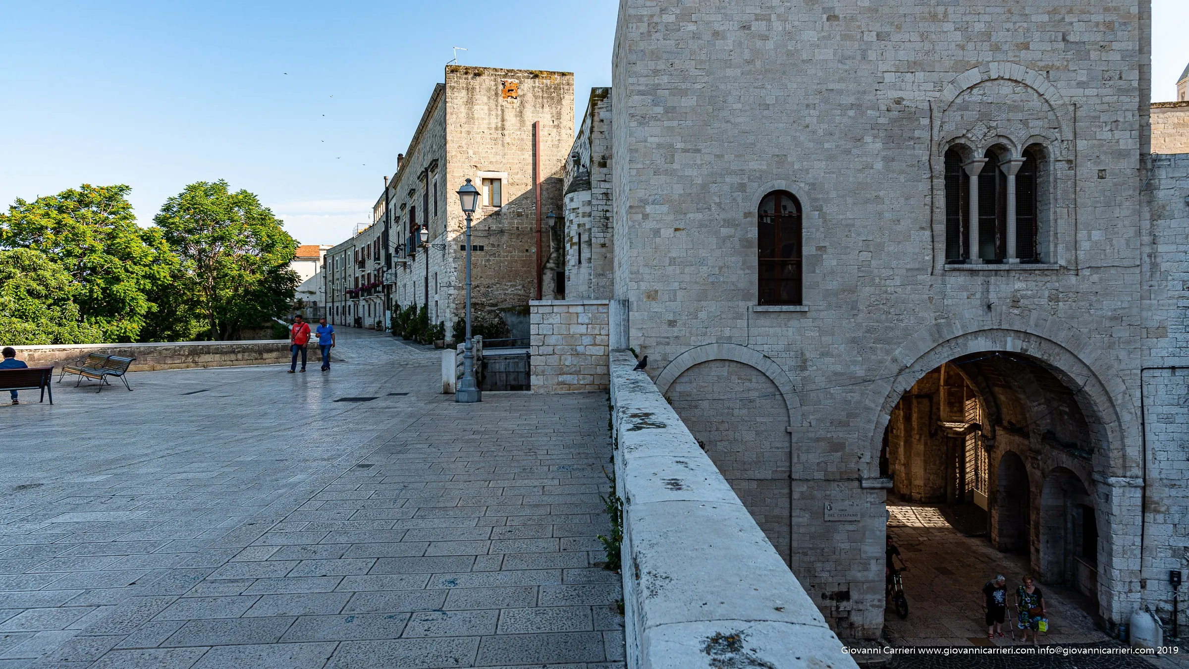 Bari vecchia, lungo la muraglia