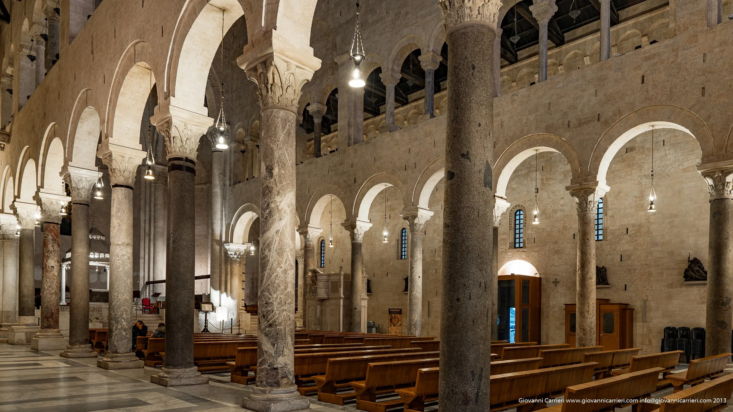 Vista interna della cattedrale San Sabino - Bari vecchia