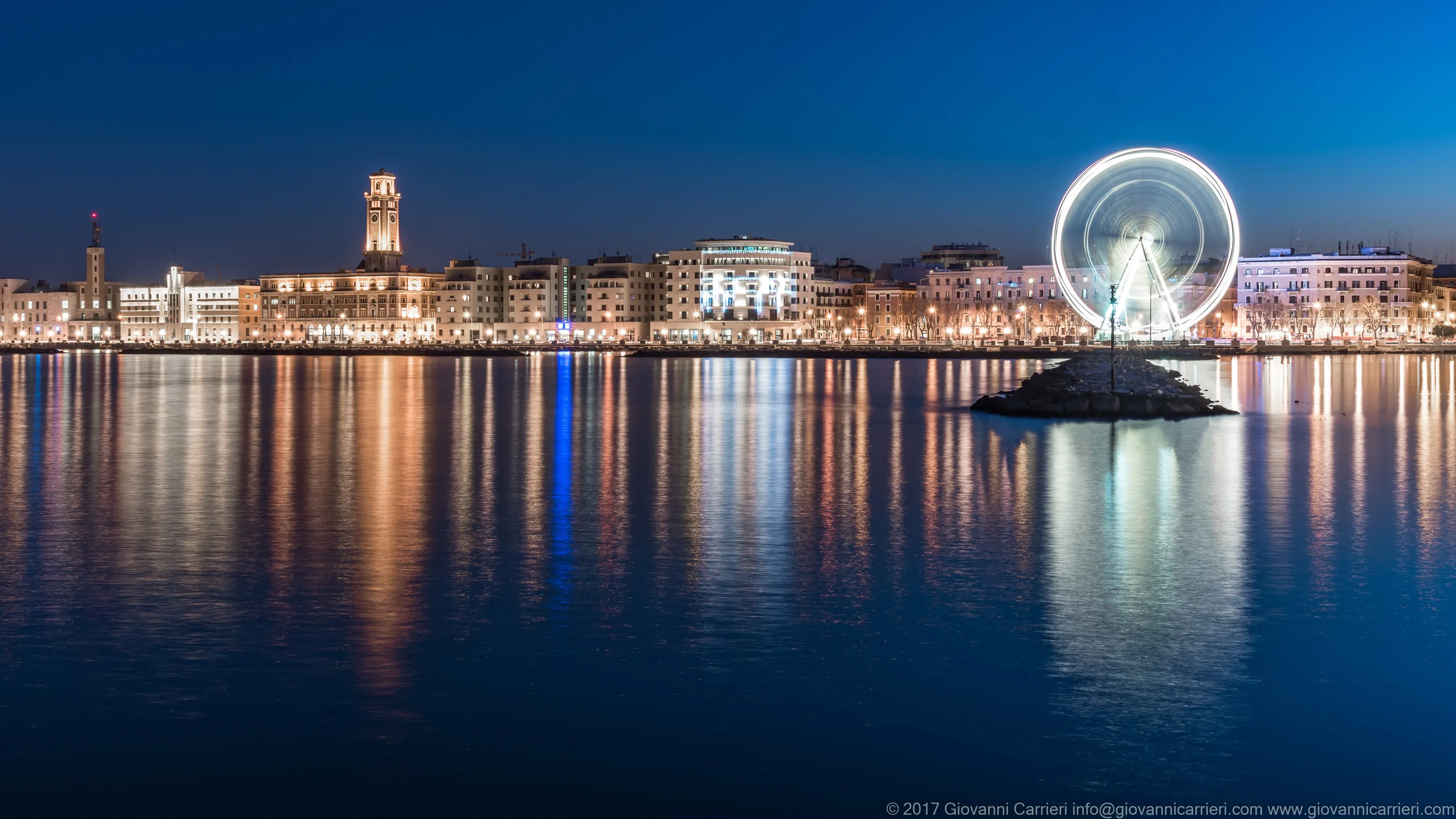 La ruota panoramica di Bari in occasione del natale 2017