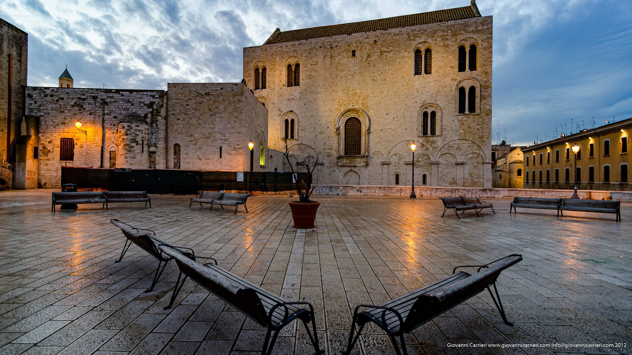 Panchine sulla muraglia barese  - Bari vecchia lungomare