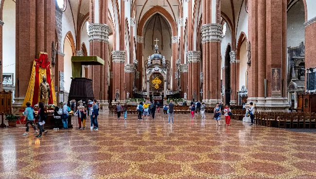 Interno della Basilica di San Petronio