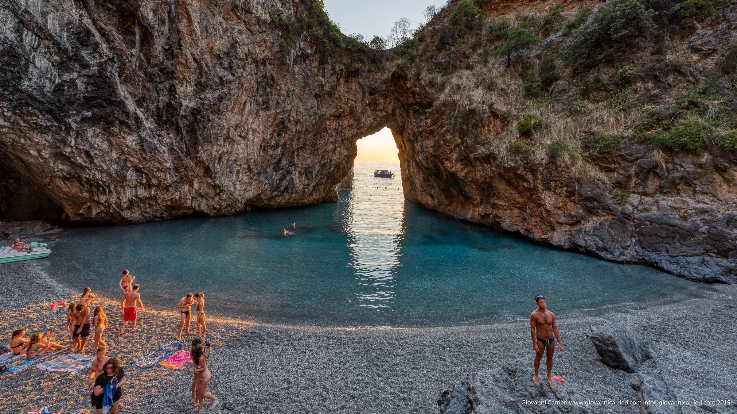 The vault of the Arcomagno and the beach