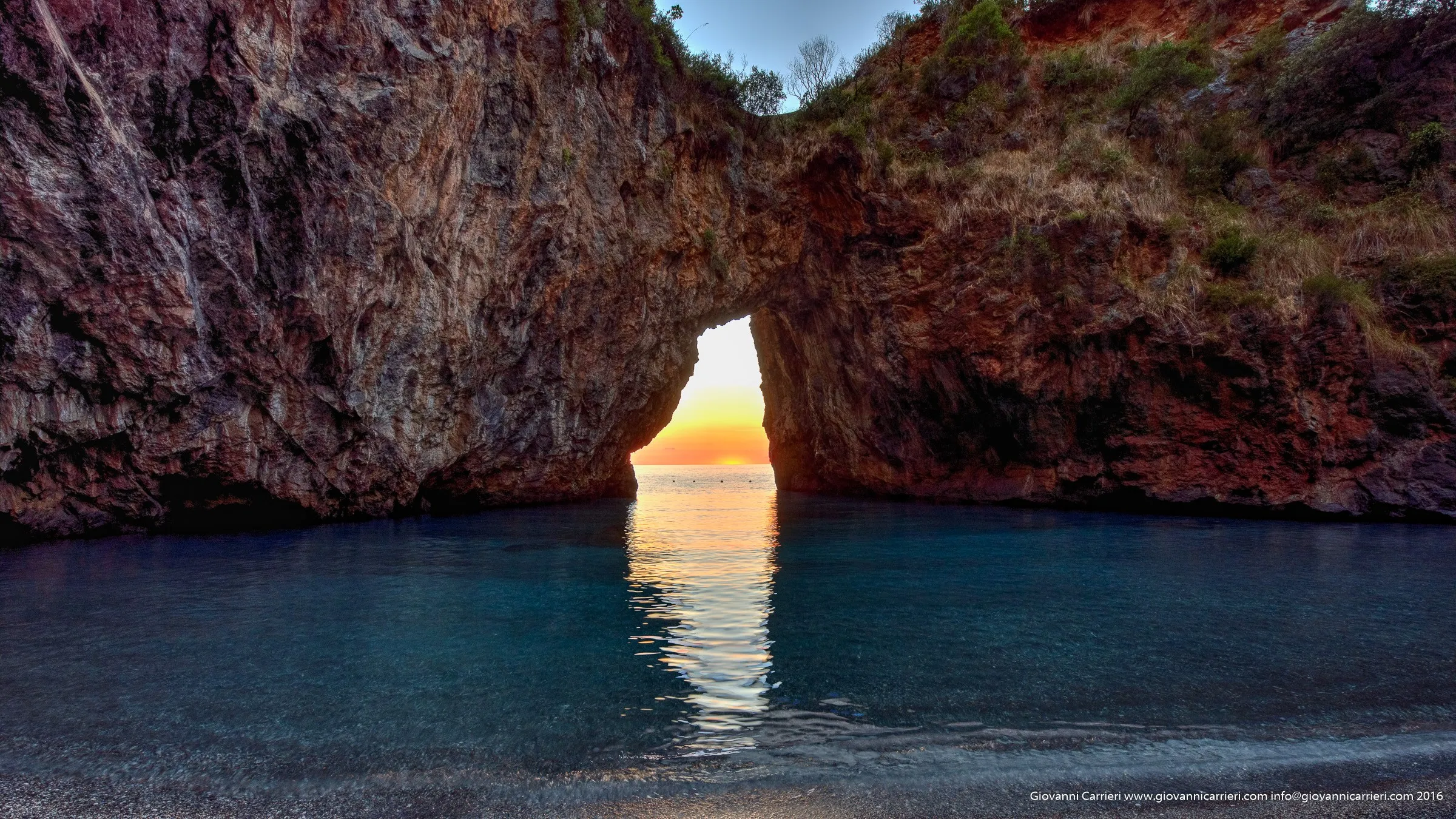 Arcomagno and the beach