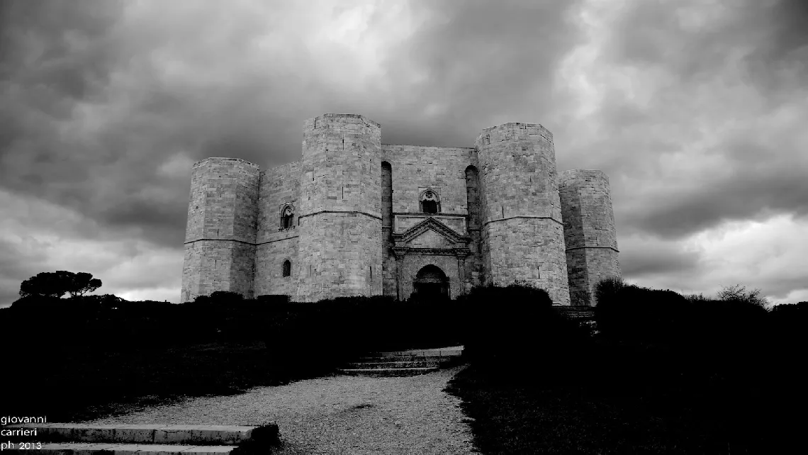 Castel del Monte black and white