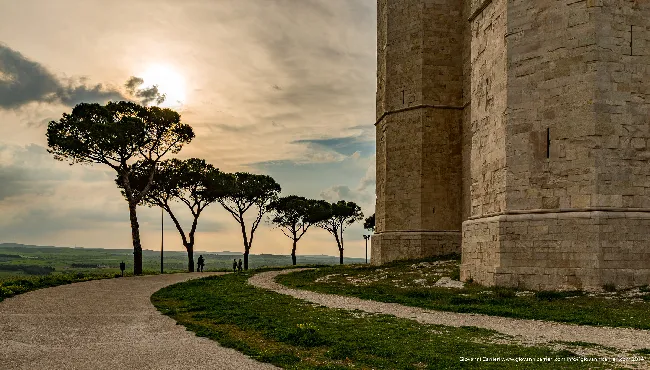Castel del monte tra le nuvole, Puglia